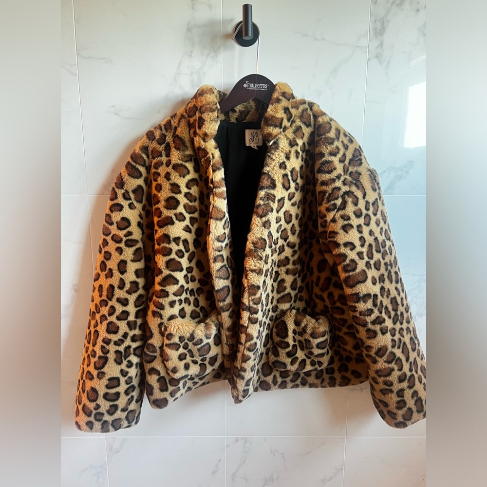 DRA LOS ANGELES furry fuzzy animal print jacket size medium